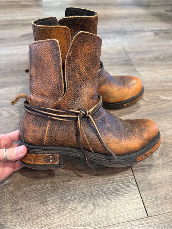 Caterpillar Shoes - CAT Caterpillar Women's Size 7!Distressed Moto Boots